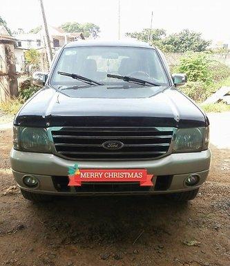 Gia đình bán Ford Everest đời 2005, màu đen xe gia đình 