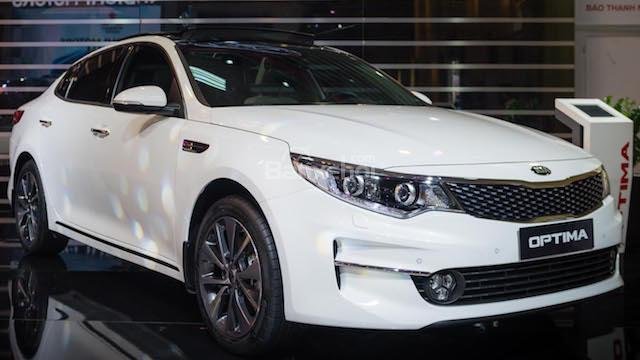 Báo giá Kia Optima đời 2017, màu trắng giá kịch sàn