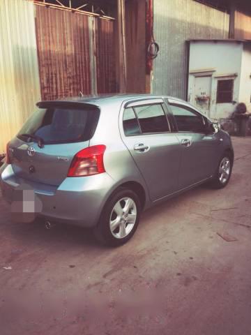 Xe Toyota Yaris năm 2007, màu xám  