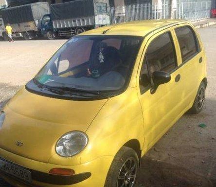 Bán xe cũ Daewoo Matiz MT sản xuất 1999, màu vàng số sàn, giá tốt