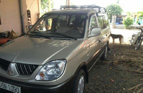 Bán Mitsubishi Jolie đời 2004, màu vàng số sàn