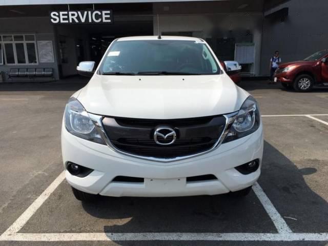 Ngọc Mazda cần bán xe Mazda BT 50 đời 2016, màu trắng, nhập khẩu chính hãng, giá 674tr