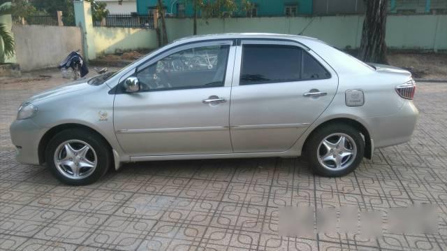 Cần bán xe cũ Toyota Vios sản xuất 2005, màu bạc chính chủ, giá tốt