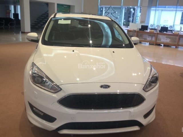 Ford Long Biên bán Ford Focus 1.5L Ecoboost 2016 mới 750tr - LH Mr. Dũng: 0968.699.754