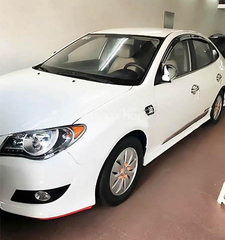 Cần bán xe Hyundai Avante 1.6MT đời 2011, màu trắng số sàn