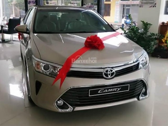 Cần bán Toyota Camry 2.5Q đời 2016, màu ghi vàng 