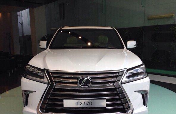 Lexus Trung Tâm Sài Gòn cần bán Lexus LX 570 5.7L AT đời 2017, màu trắng