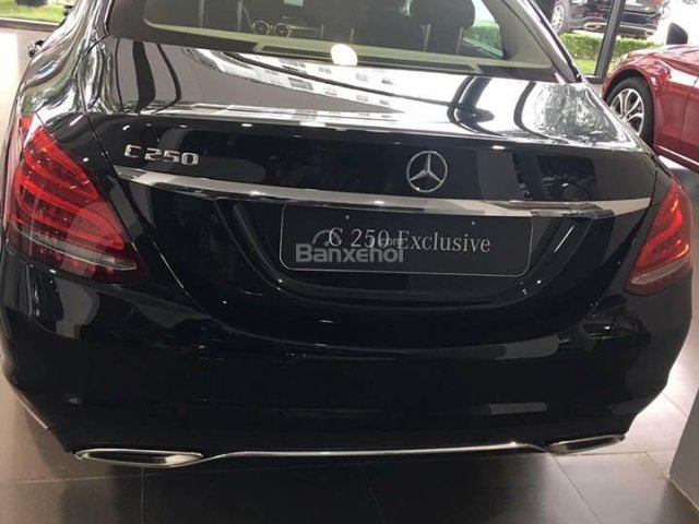 Bán ô tô Mercedes-Benz C250 màu đen nội thất đen, giá 1 tỷ 679 triệu, ưu đãi tới 100 triệu