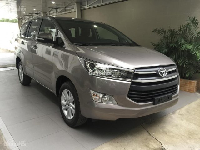 Toyota Innova G 2017, số tự động, giảm tiền mặt, tặng phụ kiện theo xe giá trị. Hỗ trợ vay toàn quốc, giao xe ngay