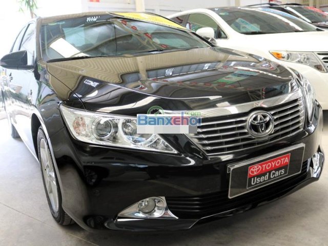 Tôi bán xe Toyota Camry sản xuất 2013, màu đen