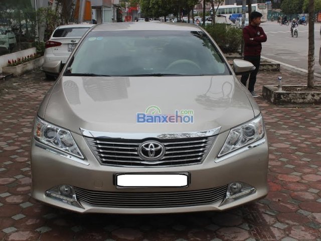 Cần bán xe Toyota Camry 2.0E sản xuất 2013, chính chủ giá cạnh tranh