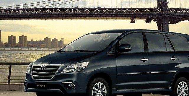 Bán xe Toyota Innova V đời 2017, màu đen, xe mới, giá tốt