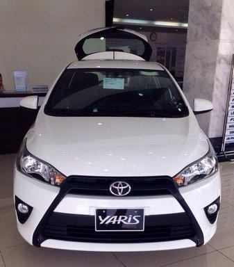 Bán xe Toyota Yaris E AT năm 2017, màu trắng, nhập khẩu