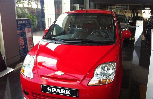 Bán ô tô Chevrolet Spark Van đời 2017, màu đỏ giá cạnh tranh