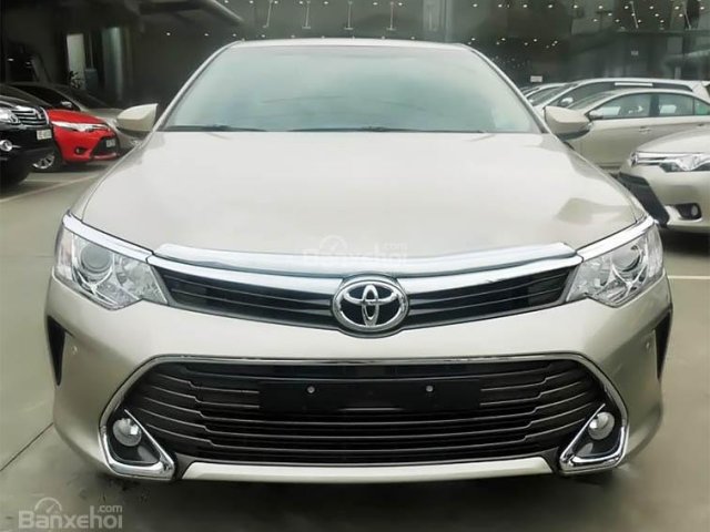 Bán Toyota Camry 2.5Q đời 2016, màu vàng