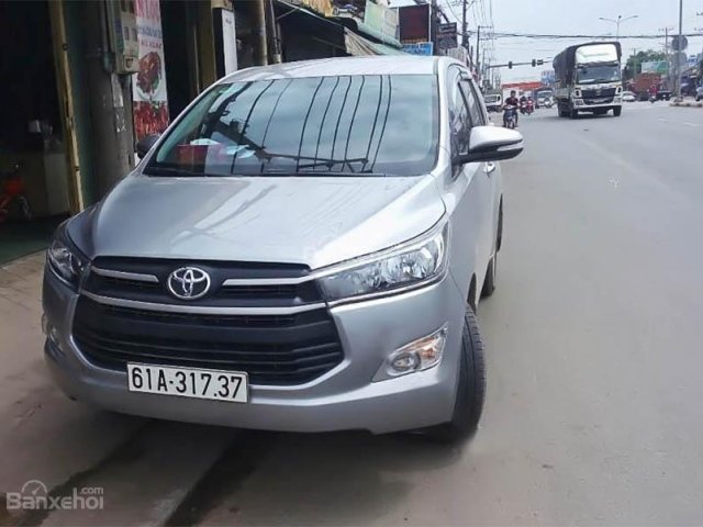 Bán xe cũ Toyota Innova E đời 2016, màu bạc