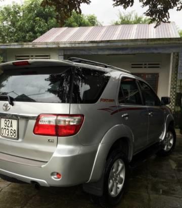 Cần bán xe Toyota Fortuner sản xuất 2009, màu bạc chính chủ