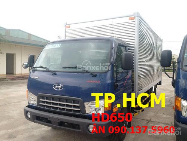 TP. HCM Hyundai HD 650 đời mới, màu xanh lam, thùng kín inox 430