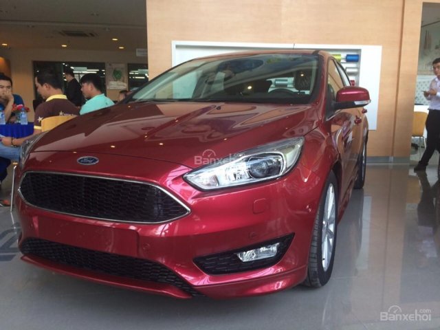 Hot Ford Focus Sport 2018, giá sốc, trang bị đỗ xe tự động, ABS, ESP, BA, EBD, HLA