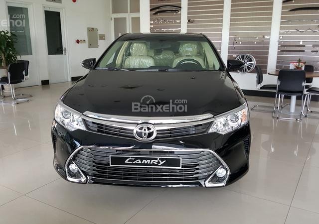 Toyota Camry E 2017, khuyến mãi khủng ( giá cả, phụ kiện, bảo hiểm, coupon du lịch). Có xe giao ngay