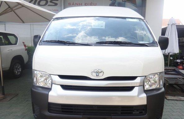 Bán xe Toyota Hiace đời 2017, màu trắng