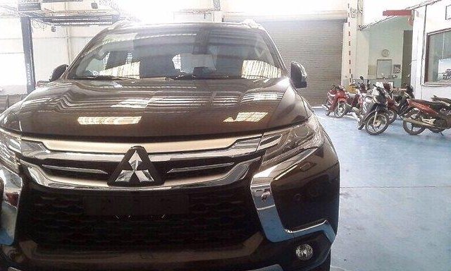 Bán ô tô Mitsubishi Pajero 4x4 AT sản xuất 2017, màu nâu, nhập khẩu nguyên chiếc