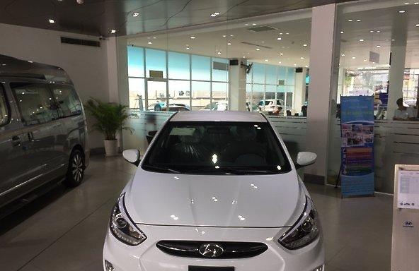 Bán ô tô Hyundai Accent 1.4 AT đời 2017, màu trắng, 610tr