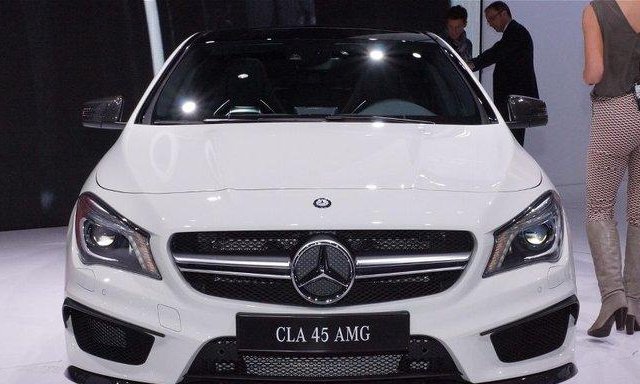 Bán Mercedes CLA 45 4MATIC đời 2017, màu trắng, xe nhập