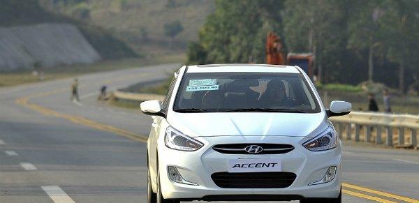 Hyundai Nam Kỳ Khởi Nghĩa bán xe Hyundai Accent 1.4MT đời 2017, màu trắng, giá 565tr