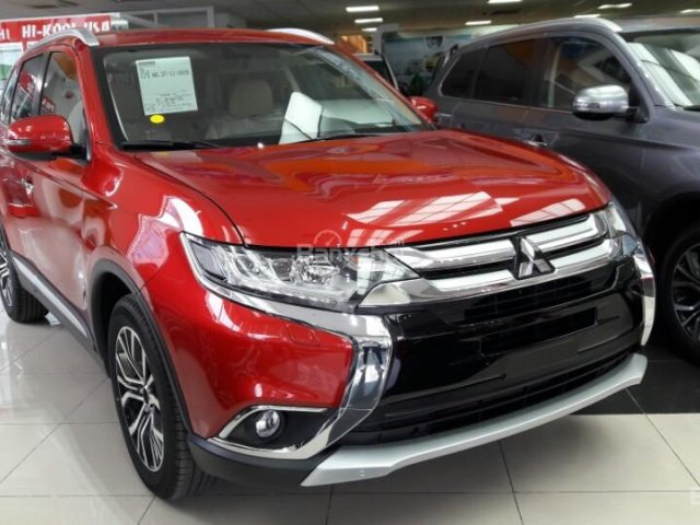 Bán xe Mitsubishi Outlander 2.0 CVT 2017 màu đỏ 5 chỗ, nhập khẩu chính hãng giá cạnh tranh