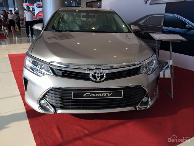 Toyota Camry 2.0E nâu vàng, giá tốt trong quý 2/2017 - Hỗ trợ mua xe trả góp/ Hotline: 0973.306.136