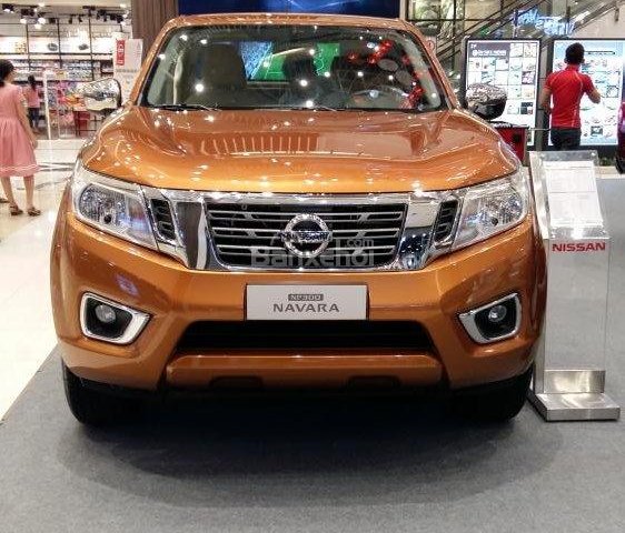 Cần bán xe Nissan Navara EL đời 2017, màu vàng cam, nhập khẩu nguyên chiếc, giá cạnh tranh