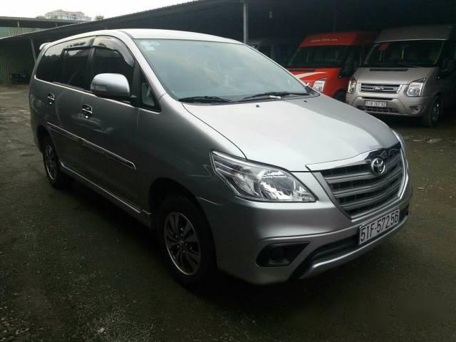 Bán xe cũ Toyota Innova E đời 2015, màu bạc xe gia đình, 748 triệu