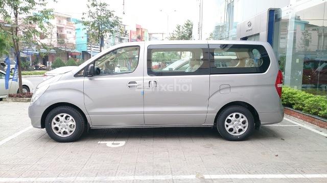 Toàn quốc: Bán xe Hyundai Starex mới 100%, 200 triệu