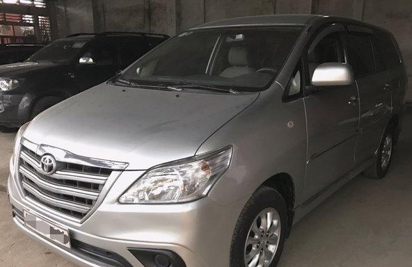 Bán ô tô Toyota Innova E đời 2014, màu bạc số sàn, 688tr