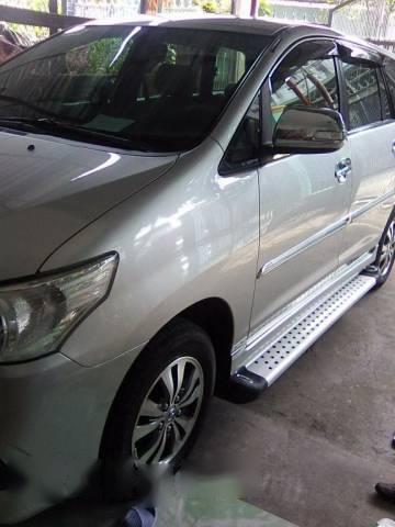 Cần bán xe Toyota Innova E đời 2015, màu bạc xe gia đình