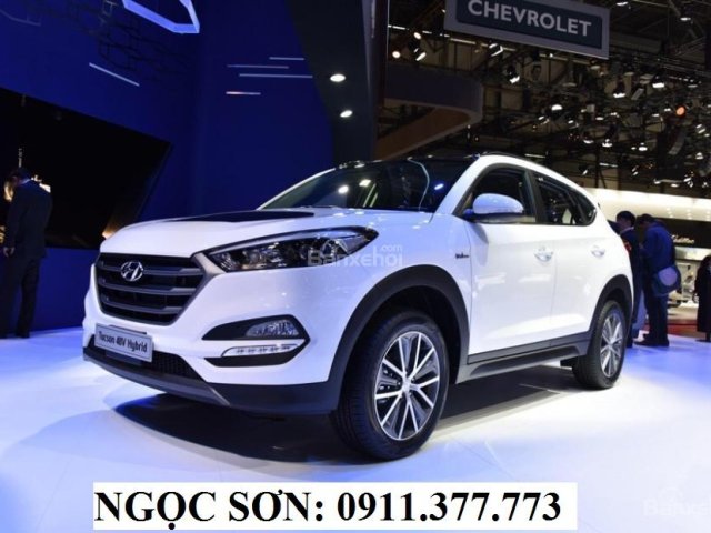 "Siêu sốc" - Bán Hyundai Tucson mới, màu trắng, trả góp 90% xe, tại Đà Nẵng. Liên hệ Ngọc Sơn: 0911.377.773