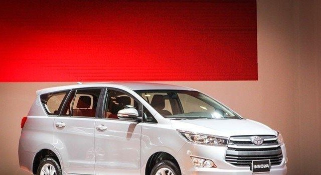 Bán Toyota Innova E sản xuất 2017, màu trắng, giá tốt