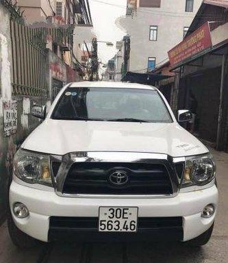 Bán Toyota Tacoma đời 2005, màu trắng số tự động 