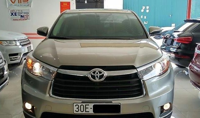 Vip Auto cần bán Toyota Highlander LE Plus sản xuất 2015, màu vàng