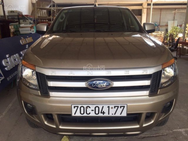 Bán Ford Ranger XLS 4x2 MT, canopy ghi vàng