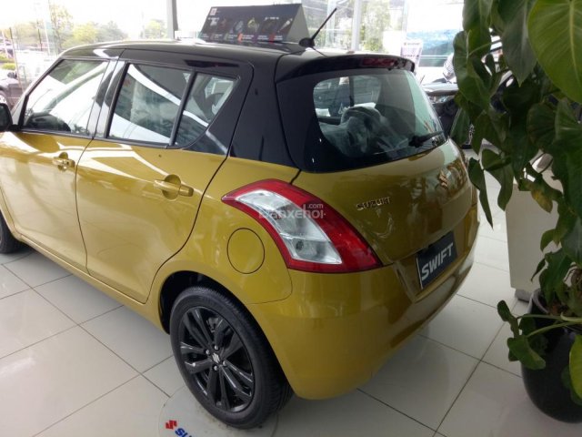 Cần bán Suzuki Swift đời 2017, màu vàng đen, xe giao ngay - LH: 0985.547.829