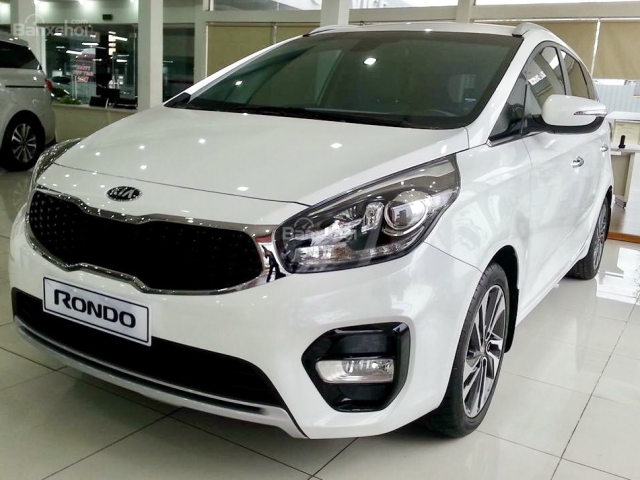 Cần bán Kia Rondo năm 2017 màu trắng, giá tốt