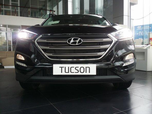 Bán xe Hyundai Tucson đời 2017, màu đen, giá tốt