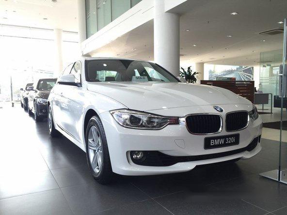 Bán ô tô BMW 3 Series 320I 2.0 AT đời 2017, màu trắng, xe nhập