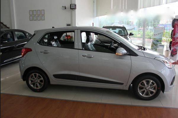 Cần bán xe Hyundai Grand i10 1.0AT đời 2016, màu bạc, 443 triệu