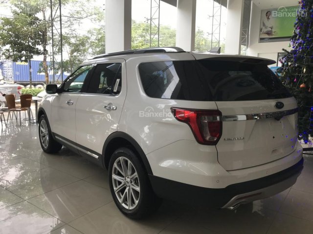 Bán Ford Explorer Limited 2.3 2017 màu trắng, tặng bộ phụ kiện