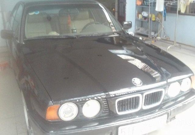 Cần bán BMW 5 Series 525i đời 1995, màu đen xe gia đình, giá 170tr