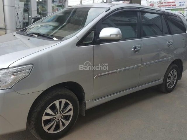 Bán Toyota Innova 2.0E đời 2016, màu bạc biển SG