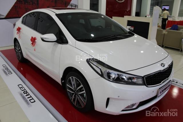 Bán Kia Cerato 2018 siêu rẻ, xe đủ màu, hỗ trợ trả góp lên đến 90% - LH 0944.130.822